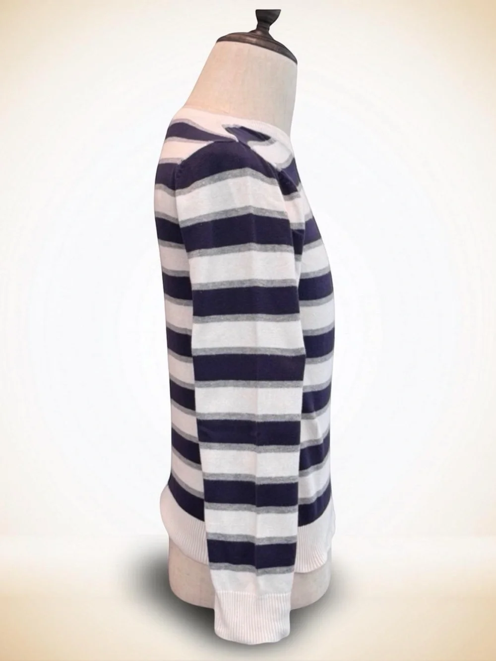 The Children’s Place Boy’s V-Neck Sweater. Blue, Gray, White. Boy’s Large
